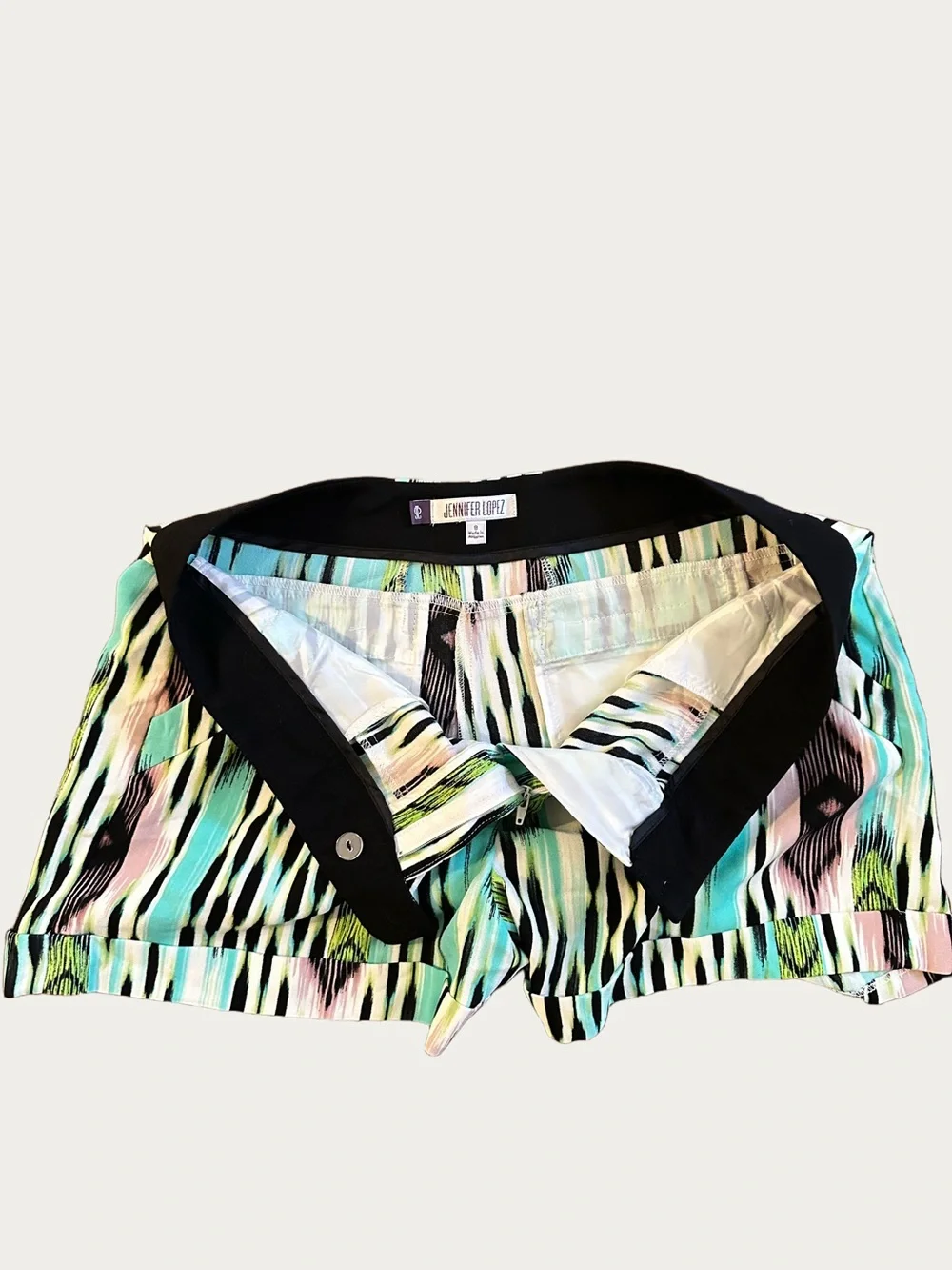 Jennifer Lopez JLo Southwestern Ikat Cuffed Dress Shorts Size 8